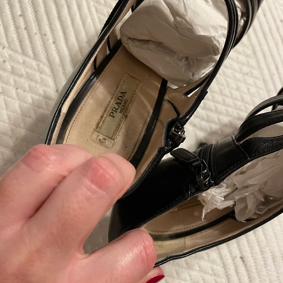 Authentic Prada black leather heels - Picture 4 of 8
